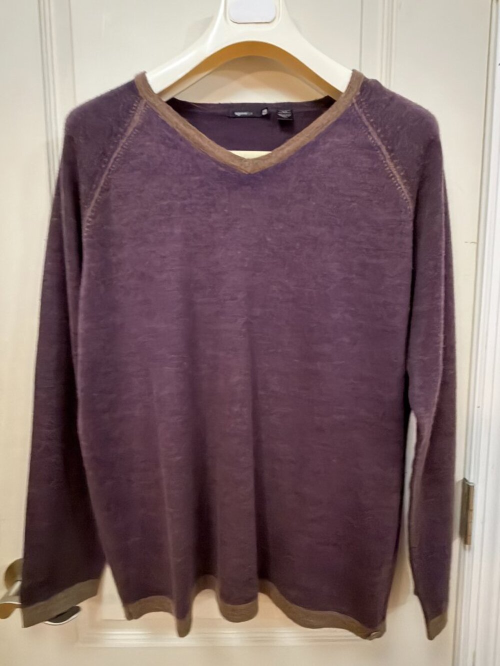 Agavelux Men's Size XL 100% Merino Wool L/S V-Neck Sweater. Plum and Tan/brown.